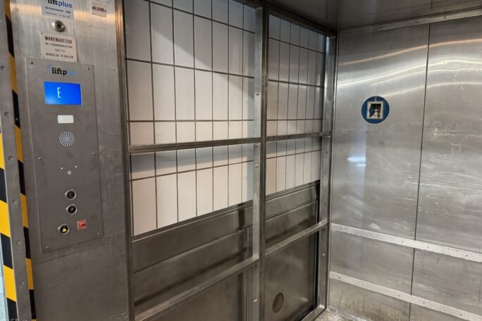 Liftplus - Ersatz der Steuerung, Elektroinstallation, Sicherheitslichtvorhang, Tableaus, Hydraulikaggregat Ersatz der Steuerung, Elektroinstallation, Tableaus, Hydraulikaggregat