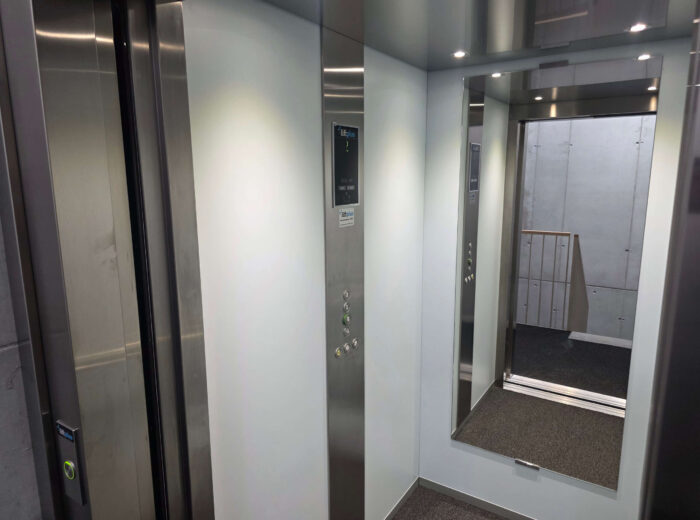 Liftplus-Kabine-Aufzug-Lift-Orona Kabine-Personenlift-Personenaufzug-Spiegel
